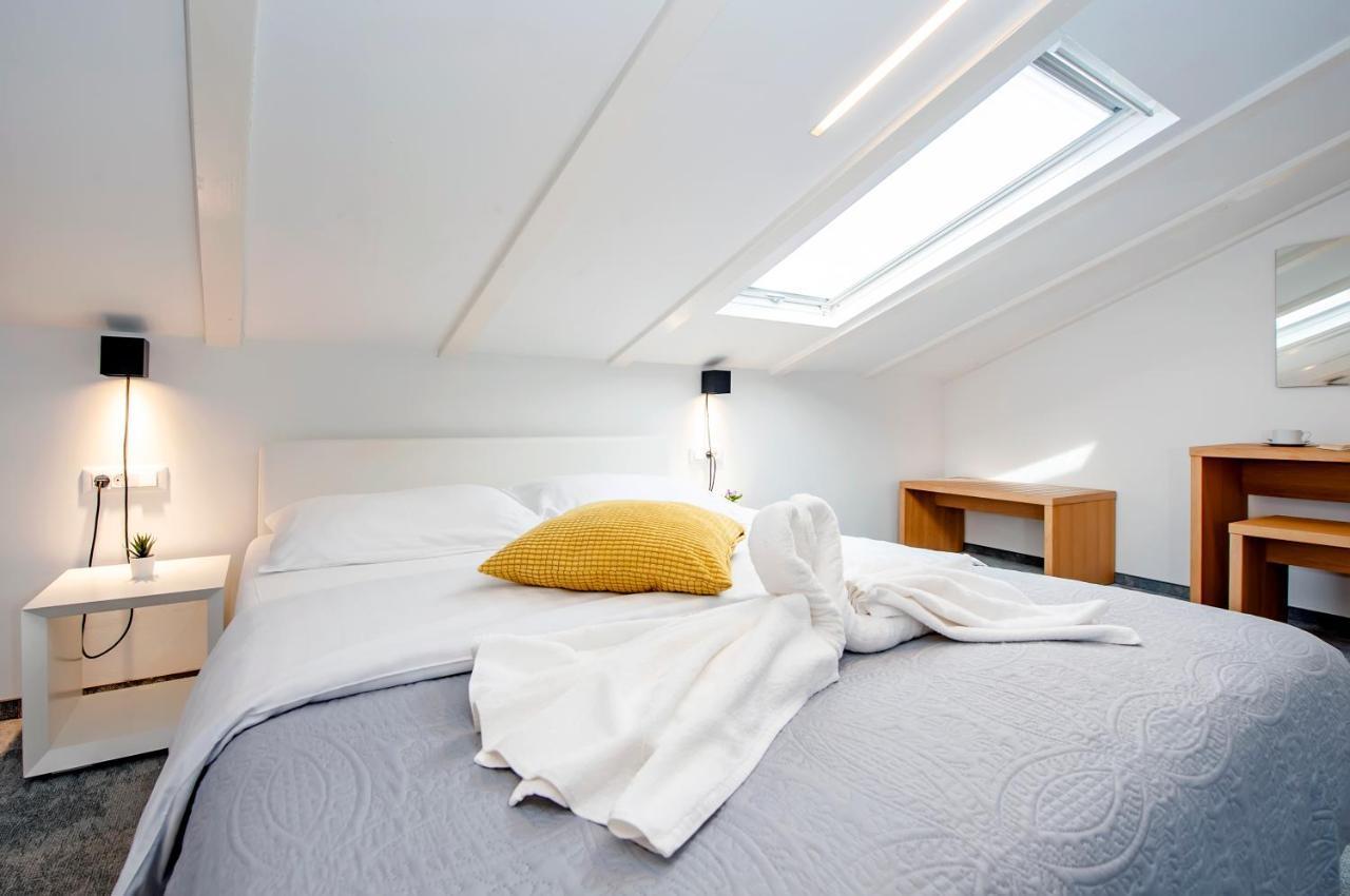 Villa Castrum Rovinj Bagian luar foto